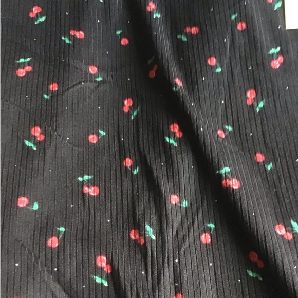 Lovely Bubbly 1X black plus size cherry tank top with scrunchie NWT - Picture 6 of 9